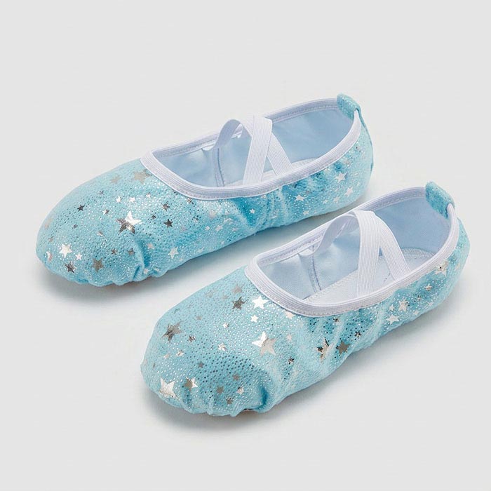 商品名 ダンスシューズ 簡単な包装、ご了承ください。 色 ホワイト|ピンク|ブルー サイズ 靴内丈15-22.5cm 素人採寸若干の誤差がある場合がございます。 素材 布　PU ご了承いただきたいこと ※サイトに掲載の商品は、撮影の環境とモニター環境により、実際の物と素材感・色味いが多少異なる場合がございます。 ※モデル使用の撮影道具等商品に含めておりません（小物ある場合、内容を明記致します）。 ※大量生産による生産過剰と在庫管理の条件により、細かいキズや汚れ付くことがございます。完璧な商品をお求めのお方と細かい部分をお気になさるお方は、ご購入を慎んでください。 ※取寄品、輸入品、工場大量生産の商品の為、日本製より縫製荒いとほつれ等が生じている場合がございますのであらかじめご了承くださいませ。 ※都合により電話に出られない場合メールでご連絡いただければ幸いです。 ※在庫は複数店舗共有しております為、またメーカさんが急に生産中止による在庫更新遅れることがございます。メールか電話でご連絡致します。どうかご容赦ください。 ※お届けした商品に不備があった場合、一週間以内ご連絡ください。確認後速やかに交換か返品対応致します、返品に関しては原則として連絡なしの返品は対応致しません、ご理解いただきますようお願い申し上げます。 ※お客様都合の返品は受付ない場合がございます（特に舞台衣装、ダンス衣装、道具等。またイメージ違い）。また返品か交換に往復の送料が生じる場合がございます。 ※他に不明点がございましたら、お問い合わせください。商品名 ダンスシューズ 簡単な包装、ご了承ください。 色 ホワイト|ピンク|ブルー サイズ 靴内丈15-22.5cm 素人採寸若干の誤差がある場合がございます。 素材 布　PU ご了承いただきたいこと ※1、サイトに掲載の商品は、撮影の環境とモニター環境により、実際の物と素材感・色味いが多少異なる場合がございます。 ※2、モデル使用の撮影道具等商品に含めておりません（小物ある場合、内容を明記致します）。 ※3、大量生産による生産過剰と在庫管理の条件により、細かいキズや汚れ付くことがございます。完璧な商品をお求めのお方と細かい部分をお気になさるお方は、ご購入を慎んでください。 ※4、取寄品、輸入品、工場大量生産の商品の為、日本製より縫製荒いとほつれ等が生じている場合がございますのであらかじめご了承くださいませ。 ※5、都合により電話に出られない場合メールでご連絡いただければ幸いです。 ※6、在庫は複数店舗共有しております為、またメーカさんが急に生産中止による在庫更新遅れることがございます。メールか電話でご連絡致します。どうかご容赦ください。 ※7、お届けした商品に不備があった場合、一週間以内ご連絡ください。確認後速やかに交換か返品対応致します、返品に関しては原則として連絡なしの返品は対応致しません、ご理解いただきますようお願い申し上げます。 ※8、お客様都合の返品は受付ない場合がございます（特に舞台衣装、ダンス衣装、道具等。またイメージ違い）。また返品か交換に往復の送料が生じる場合がございます。 ※9、他に不明点がございましたら、お問い合わせください。