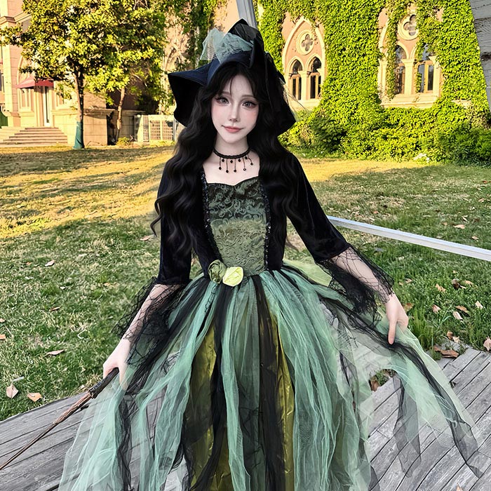 商品名 ハロウイン衣装 ワンピース+帽子+ネックレス+魔法の杖 色 ブラック　グリーン サイズ S-XL 素人採寸若干の誤差がある場合がございます。 素材 ポリエステル ご了承いただきたいこと ※サイトに掲載の商品は、撮影の環境とモニター環境により、実際の物と素材感・色味いが多少異なる場合がございます。 ※モデル使用の撮影道具等商品に含めておりません（小物ある場合、内容を明記致します）。 ※大量生産による生産過剰と在庫管理の条件により、細かいキズや汚れ付くことがございます。完璧な商品をお求めのお方と細かい部分をお気になさるお方は、ご購入を慎んでください。 ※取寄品、輸入品、工場大量生産の商品の為、日本製より縫製荒いとほつれ等が生じている場合がございますのであらかじめご了承くださいませ。 ※都合により電話に出られない場合メールでご連絡いただければ幸いです。 ※在庫は複数店舗共有しております為、またメーカさんが急に生産中止による在庫更新遅れることがございます。メールか電話でご連絡致します。どうかご容赦ください。 ※お届けした商品に不備があった場合、一週間以内ご連絡ください。確認後速やかに交換か返品対応致します、返品に関しては原則として連絡なしの返品は対応致しません、ご理解いただきますようお願い申し上げます。 ※お客様都合の返品は受付ない場合がございます（特に舞台衣装、ダンス衣装、道具等。またイメージ違い）。また返品か交換に往復の送料が生じる場合がございます。 ※他に不明点がございましたら、お問い合わせください。商品名 ハロウイン衣装 ワンピース+帽子+ネックレス+魔法の杖 色 ブラック　グリーン サイズ S-XL 素人採寸若干の誤差がある場合がございます。 素材 ポリエステル ご了承いただきたいこと ※1、サイトに掲載の商品は、撮影の環境とモニター環境により、実際の物と素材感・色味いが多少異なる場合がございます。 ※2、モデル使用の撮影道具等商品に含めておりません（小物ある場合、内容を明記致します）。 ※3、大量生産による生産過剰と在庫管理の条件により、細かいキズや汚れ付くことがございます。完璧な商品をお求めのお方と細かい部分をお気になさるお方は、ご購入を慎んでください。 ※4、取寄品、輸入品、工場大量生産の商品の為、日本製より縫製荒いとほつれ等が生じている場合がございますのであらかじめご了承くださいませ。 ※5、都合により電話に出られない場合メールでご連絡いただければ幸いです。 ※6、在庫は複数店舗共有しております為、またメーカさんが急に生産中止による在庫更新遅れることがございます。メールか電話でご連絡致します。どうかご容赦ください。 ※7、お届けした商品に不備があった場合、一週間以内ご連絡ください。確認後速やかに交換か返品対応致します、返品に関しては原則として連絡なしの返品は対応致しません、ご理解いただきますようお願い申し上げます。 ※8、お客様都合の返品は受付ない場合がございます（特に舞台衣装、ダンス衣装、道具等。またイメージ違い）。また返品か交換に往復の送料が生じる場合がございます。 ※9、他に不明点がございましたら、お問い合わせください。