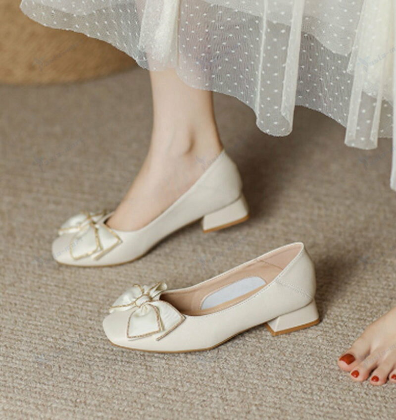 パンプス リボン スクエアトゥ パンプス 歩きやすい 疲れない ローヒール フェイクレザー 合皮 走れるパンプス バックル 柔らか ブラック ホワイト 痛くない 太ヒール 通勤 オフィス 結婚式 二次会 女子会 演奏会 バックル 高級感 上品 大人可愛い asla-mart-10022194 asla mart サンプル画像2