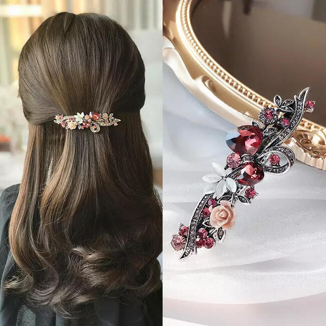 商品名：バレッタ クリスタルフラワー ローズカラー ヴィンテージ ヘアアクセサリー ◆素材：クリスタル合金 ◆サイズ：ヨコ 9cm（約） ◆送料：無料（クリックポスト）での発送 ◆商品発送：ご入金後、日本国内より1～3日以内に発送いたします。 ◆ご注意 ・初期不良以外の返品交換はできません。 ・初期不良があった場合は、ご購入頂いてから、1週間以内であれば、返品交換に対応いたします。 ・こちらの商品は、全体にヴィンテージ加工されておりますので予めご了承くださいませ。 ・画像はモニターの発色により実際と異なる場合があります。 ◆キーワード ヘアアクセサリー バレッタ アクセサリー ギフト 自分用 クリスマス プレゼント 誕生日 綺麗 高品質 ホワイトデー 母の日 女性 友人 彼女 妻 記念日 レディース