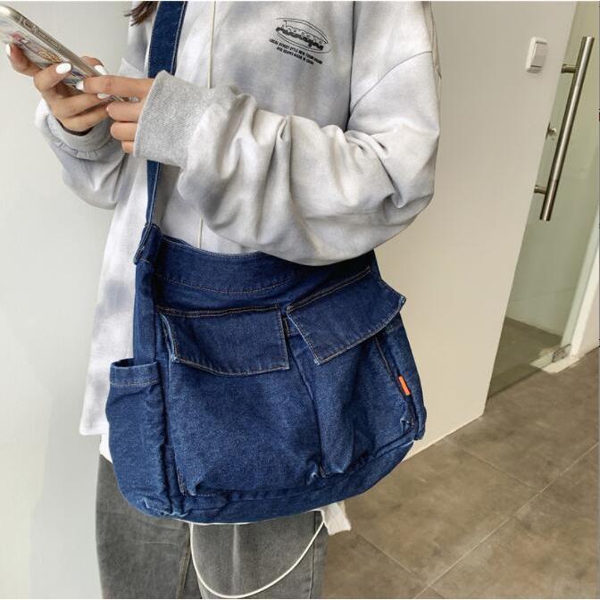 A4サイズもたっぷり入って、使いやすい2wayショルダーバッグ。通勤や、ショッピングなどのデイリーなお出かけにキャンバスバッグです。素材：デニム対象：レディース・ガールズ・大学生・高校生・ママ・母・妻・自分・お友達・友人・女性・中学生・高校生・社会人用途：出産祝い・自分用・普段用・プレゼント・ギフト・贈り物・お揃い・出張・帰省・ 連休イベント：誕生日・ハロウィーン・クリスマス・バレンタインデー・ホワイトデー・母の日・記念日・おでかけ・ ギフト・敬老の日・新生活・ゴールデンウィーク関連キーワード：ショルダーバッグ レディース 斜め掛け 軽量 通勤 通学 マザーズバッグ ショルダー 2way 保育園 ママバッグ マザーバッグ 女性 バッグ ズックバッグ 帰省 レディースバッグ 部活 アウトドア シンプル カジュアル 20代 30代 40代A4サイズもたっぷり入って、使いやすい2wayショルダーバッグ。通勤や、ショッピングなどのデイリーなお出かけにキャンバスバッグです。素材：デニム対象：レディース・ガールズ・大学生・高校生・ママ・母・妻・自分・お友達・友人・女性・中学生・高校生・社会人用途：出産祝い・自分用・普段用・プレゼント・ギフト・贈り物・お揃い・出張・帰省・ 連休イベント：誕生日・ハロウィーン・クリスマス・バレンタインデー・ホワイトデー・母の日・記念日・おでかけ・ ギフト・敬老の日・新生活・ゴールデンウィーク関連キーワード：ショルダーバッグ レディース 斜め掛け 軽量 通勤 通学 マザーズバッグ ショルダー 2way 保育園 ママバッグ マザーバッグ 女性 バッグ ズックバッグ 帰省 レディースバッグ 部活 アウトドア シンプル カジュアル 20代 30代 40代