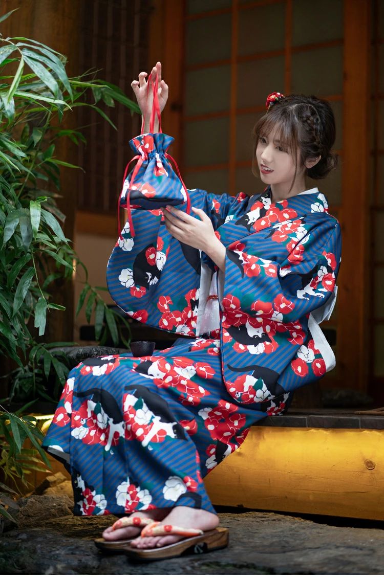 アソラの撮影 作り帯 青 着物 お出かけ 夏 花柄 巾着 椿 きれいめ ゆかた ネイビー 大人 盆踊り 猫柄 高校生 可愛い レトロ 送料無料 浴衣 レッド 半幅帯 単品OR3点セット ストライプ 和モダン 女性用 大正浪漫 黒白猫 エレガント 夏祭り 花火大会｜アングル2