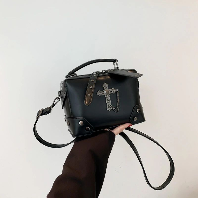 バッグ クロスモチーフ 本革 レザーショルダーバッグ ブラック ミニ 