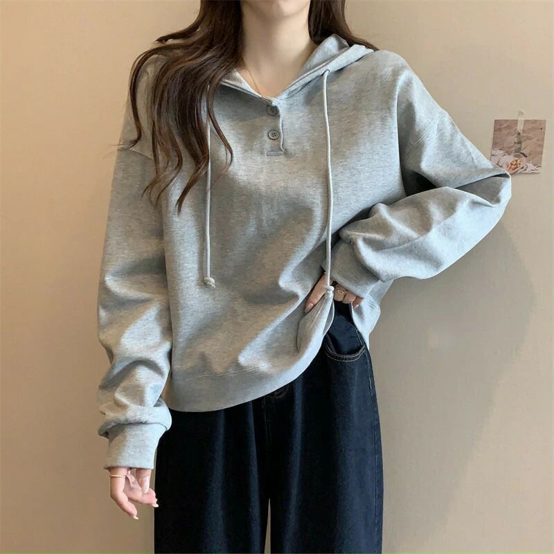 樂天商城 - 着痩せ効果で大人気のVネックフーディー ゆるめシルエットですっきり見える秋のデイリーコーデを