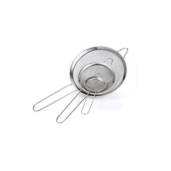 【送料無料】粉ふるい ストレーナー 製菓 ざる ステンレス製 網目1mm 直径7/12/18cm 3点セットブランド色シルバーモデルJP2019121801商品説明【商品概要】材質：高耐久で錆びにくいステンレスを採用して、耐久性が高いし清潔に使えるなどメリットが多く、扱いやすい素材です。サイズ：網目1mm、7/12/18cm違うサイズ3点セットで、さまざまな調理で使いたいという方にうってつけです。ハンドル：手に負担がかかりにくいよう、ハンドルが細すぎなくデザインです。使いやすいし、洗いやすいし、飛び散りにくいです。多機能：粉ふるいとして使えるのはもちろんのこと、ざるのように麺の湯切り・野菜の水切りなどにも使えて便利。1つ持っていると重宝します。お菓子作りだけでなく料理でも使いたい方におすすめです。安心：ご購入日から90日間の返金＆一年間が付いております。【商品説明】この粉ふるいは、高耐久で錆びにくいステンレス製で、網目1mm、サイズ7/12/18cmの3点セットです。ハンドルは使いやすく、洗いやすく、飛び散りにくいデザインになっています。粉ふるいとしてだけでなく、麺の湯切りや野菜の水切りなどにも便利に使えます。シルバーの色で、重宝なキッチン道具です。【商品詳細】商品種別：粉ふるい商品名：【送料無料】粉ふるい ストレーナー 製菓 ざる ステンレス製 網目1mm 直径7/12/18cm 3点セット製造元：商品番号：JP2019121801色：シルバー商品タイプ：ざる【当店からの連絡】お客様にご満足いただけるよう、最後まで誠意を持って気持ちの良いお取引を心がけております。【送料無料】粉ふるい ストレーナー 製菓 ざる ステンレス製 網目1mm 直径7/12/18cm 3点セットブランド色シルバーモデルJP2019121801商品説明【商品概要】材質：高耐久で錆びにくいステンレスを採用して、耐久性が高いし清潔に使えるなどメリットが多く、扱いやすい素材です。サイズ：網目1mm、7/12/18cm違うサイズ3点セットで、さまざまな調理で使いたいという方にうってつけです。ハンドル：手に負担がかかりにくいよう、ハンドルが細すぎなくデザインです。使いやすいし、洗いやすいし、飛び散りにくいです。多機能：粉ふるいとして使えるのはもちろんのこと、ざるのように麺の湯切り・野菜の水切りなどにも使えて便利。1つ持っていると重宝します。お菓子作りだけでなく料理でも使いたい方におすすめです。安心：ご購入日から90日間の返金＆一年間が付いております。【商品説明】この粉ふるいは、高耐久で錆びにくいステンレス製で、網目1mm、サイズ7/12/18cmの3点セットです。ハンドルは使いやすく、洗いやすく、飛び散りにくいデザインになっています。粉ふるいとしてだけでなく、麺の湯切りや野菜の水切りなどにも便利に使えます。シルバーの色で、重宝なキッチン道具です。【商品詳細】商品種別：粉ふるい商品名：【送料無料】粉ふるい ストレーナー 製菓 ざる ステンレス製 網目1mm 直径7/12/18cm 3点セット製造元：商品番号：JP2019121801色：シルバー商品タイプ：ざる【当店からの連絡】お客様にご満足いただけるよう、最後まで誠意を持って気持ちの良いお取引を心がけております。
