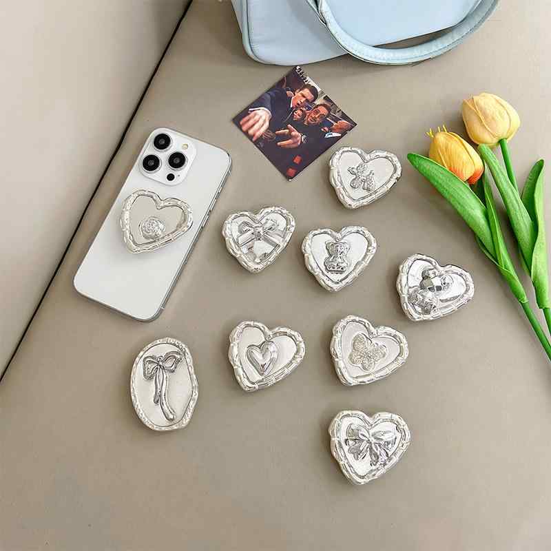 スマホグリップ ホールドリング フェミニン 蝶々結び アクセサリー かわいい 電気メッキ加工 メタリ スタンド レディース 犬 スマートフォン タブレット ラインストーン スマホリング おしゃれ 伸縮 落下防止 クマ iPhoneケース用パーツ 貼り付け asoraplus-10025572 アソラ パッケージ画像