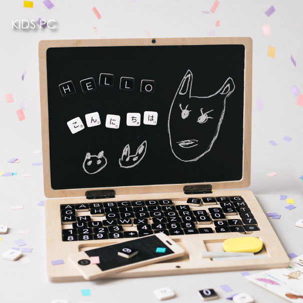 ＼ポイント最大36倍♪11日1:59まで／amabro KIDS PC おもちゃ 黒板 知育 おしゃれ 男の子 女の子 木製 贈り物 プレゼント ギフト パソコン スマホ タブレット マグネットのサムネイル