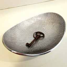 モダン 小物入れ ＼ポイント最大35.5倍 27日 1:59まで／【楕円型・模様付き】Aluminium Oval Tray アルミニウムオーバルトレイ 金属 シルバー アクセサリートレイ 鍵入れ 小物入れ 収納 キャッシュトレイ キャッシュトレー コイントレイ コイントレー 鍵置き