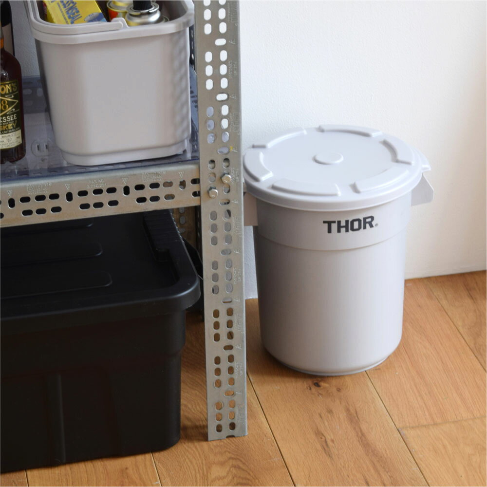 THOR Round Container DC 12L(ふた付き) ラウンドコンテナ 鉢カバー 蓋つき 大容量 カラスよけ ゴミ箱 屋外 野外 外置き 外用 アウトドア ペットボトル インダストリアル シンプル キッチン リビング オフィス おしゃれ プラスチック 黒 ブラック グレー [3]