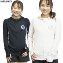 ITEM：　レディース BILLABONG ラッシュガード SURF CAPSULE ZIP HOOD bb013-850 定価：　￥6,800 (税抜き) 光沢を抑えた上質の吸水速乾スムース！ パームやリーフ柄がアーバンなサーフコーデを提案するジップアップラッシュガードパーカ。光沢を抑えた上質の吸水速乾スムースを使用したUVプロテクションとハイネックのチンガード、フード、サムホール付きの長袖がしっかりと日差しから肌を守ります。程よくゆとりを持たせたシルエットと薄手でハリのある機能素材でタウンユースやワークアウトなど、様々な用途にご使用頂けます。 ポリエステル100% UPF50+ サイズ S:　身丈59　身幅44 M:　身丈62　身幅46 L:　身丈65　身幅48 ※商品毎に若干誤差があります。 ◆予めご了承下さいませ◆ 在庫システムのデータ反映タイムラグ等により、まれにご注文商品が欠品している場合がございます。 お使いのパソコンやモニターの環境により、色に違いが 出ることがあります。