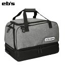 EB'S ギアバッグ MULTI CONTAINER 4300352 定価：￥11,500 （税抜き） 1人分の荷物がぴったり収納可能背負いベルト付きのマルチギアバッグ ・ 収納可能な背負いベルトにはチェストストラップ付き。 ・ 大容量の上部は2ルーム構造、ヘルメットや グローブなどを分別収納できる。 ・ 下部にはブーツが分別収納可能、 パッド入りで内部の素材は水、 汚れに強い素材。 ・ 肩パッド付きショルダーベルトが 標準装備。 ・ 素材: ポリエステル SIZE: W50×H35×D33cm/57L ◆予めご了承下さいませ◆ 在庫システムのデータ反映タイムラグ等により、まれにご注文商品が欠品している場合がございます。 お使いのパソコンやモニターの環境により、色に違いが 出ることがあります。