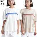■ゆうパケット対象商品 ROXY ラッシュガードTシャツ RLY241037 RETRO 90'S RASH 定価：　￥4,600 (税抜き) 90sライクなレトロなデザインが魅力のラッシュTシャツ。ドロップショルダーでオーバーサイズのシルエット。前身頃のラインとROXYロゴのプリントが、ポイントです。ネックバックにはROXYマークの刺繍をあしらいました。デニムのショートパンツなどと合わせて、デイリーに着るのもおすすめ！ UV CUT,QUIK DRY Polyester83%/Polyurethane17% サイズ目安 胸囲/ウエスト/身長 S: 72-80/58-64/150-163 M: 79-87/64-70/150-163 L: 86-94/69-70/158-166 ※大体の目安です。 ◆予めご了承下さいませ◆。 在庫システムのデータ反映タイムラグ等により、まれにご注文商品が欠品している場合がございます。