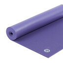 商品情報 商品の説明 【MANDUKA（マンドゥカ）】マンドゥカ社は「より良いヨガマットが大きな違いを生む」というシンプルな考えのもと創設されました。マンドゥカ社の製品は機能性とデザイン性、耐久性に優れており、今までにないヨガを味わうことができます。世界中の一流ヨガ・インストラクターをはじめ、多くのプロ達に愛用されています。【プロライト】プロライトはプロシリーズが軽量化されたトラベル用に適したヨガマット。ヨガのレッスンなどヨガマットを持ち運ぶ人にオススメのモデルです。ハイクオリティな心地良い仕上がりのマットは滑り止め素材で仕上げられおり、スタジオ用や日常用としても大活躍です。凝縮されたクッション素材のこのヨガマットはカーペットやフローリング、コンクリートのような地面でも使用することができます。＜お手入れ方法＞・使用しない時は表が外側にくるように巻いて保管してください。次に使う時に角を水平の状態で使うことができます。・マットを慣らすのに一番良い方法はマットを頻繁に使うことです。製造工程上、マット表面に油分が付着しております。ご使用ごとに油分が少しずつ取れていきますが、滑りが気になる場合は、あら塩でマット表面をブラシでこすってください。・家庭用の中性洗剤を水で薄め、スポンジか布で汚れをふき取ってください。水につけた状態での洗浄はマットを痛めてしまう可能性があるのでご遠慮ください。※洗濯機では洗えませんのでご注意ください。MKA-90000-00 主な仕様 カラー：パープル 素材：PVC（ポリ塩化ビニル） サイズ：長さ180×幅60cm、厚み5mm ロール時：直径11cm 重量：1.8kg