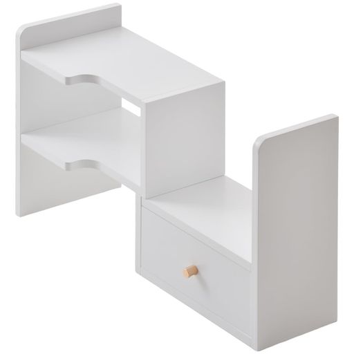 台所用品 サイズ: 幅 325~585 x 奥行 220 x 高さ 350 mm 素材: 中質繊維板(ラッカー塗装) 商品重量: 5.5kg 耐荷重: 天板:約2.5kg(x2) 棚板:約2.5kg 引出し:約1.5kg=全体約9kg 仕様: 要組立品 (組立時間約30分/1人) 幅を約32.5〜58.5cmまで自由に調整できる卓上伸縮ラック。上下を重ねて置くだけのシンプル構造で、角度も自在にレイアウト可能。デスク上やキッチンカウンター、リビングなど様々な場所にフィットします。引き出し付きで文具や小物をすっきり収納でき、マットホワイト天板とピンクゴールド調取っ手の上品デザインで空間を美しく整えます。 デスク上や在宅ワークの作業スペースをすっきり整えたい方におすすめの卓上伸縮ラック。幅を約32.5〜58.5cmまで調整できるため、一人暮らしのデスクや勉強机、オフィスの卓上整理にもぴったり。文具やノート、ガジェットをまとめて収納でき、引き出しには印鑑や小物もすっきり隠せて生活感を抑えた整った作業空間を作ります。 キッチンカウンターやリビング収納としても便利な卓上ラック。