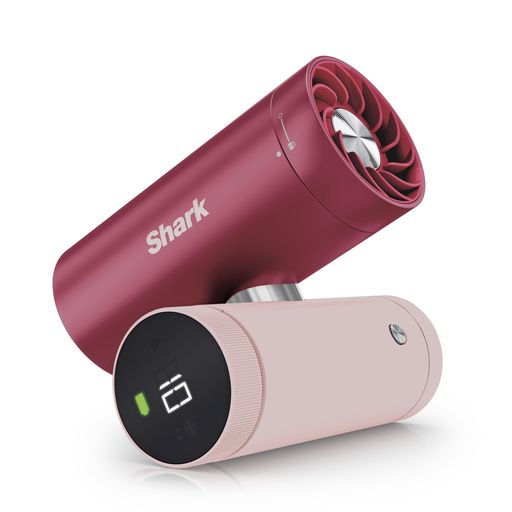 ファン、クーリングミスト、冷却プレート。涼しさの質を3つから選べるパーソナルクーリングファン/ChillPill FA022JPKNC/ピンク/マルチクロス付き ※マルチクロスの付属以外は「FA022JPK」と同じ製品となります 卓上、手持ち、身に着ける/卓上、手持ち、身に着ける。使用シーンを限定せず、あらゆる場面でいつでも使える 暑さの質に応じて機能を使い分け/運動後は直接冷やす、蒸し暑さにはミストなど、暑さの質に応じて冷却機能を使い分け。 パワフルな風でどこでも涼しく/コンパクトなボディながら最大7.5m/sのパワフルな風でどこでも涼しく(※)。暑さを感じるシーンでサッと取り出してすぐに涼むことができます。 ※風量設定10でファンアタッチメント装着時。 1日使える大容量バッテリー/涼しい風が1日中続く大容量バッテリー(※)。外出先でも充電切れの心配なく安心して使えます。 ※風量設定1、ミストなしにて、駆動時間最大11時間。 冷却プレートも最長2時間(※)/冷却プレートも最長2時間使える。氷と違って溶けないので、朝出かけても暑い昼間に安心して使っていただけます。