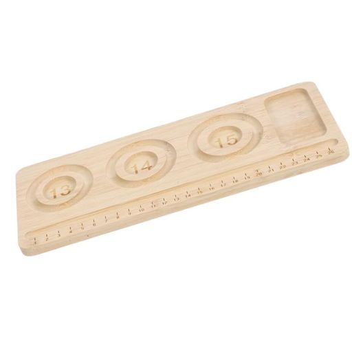 【高品質の素材】パレットは高品質の木材で作られており、耐久性があり、壊れにくく、長寿命です。表面は滑らかでバリがなく、デザインはシンプルでファッショナブルで、ビーズ作品の美しさを際立たせることができ、作成や展示に最適です。 【仕分けトレイ】複数のセクションで設計されたトレイは、紐を通したり、ビーズを保管したり、ジュエリーを作ったりするのに最適な作業エリアを提供します。ビーズを自由に組み合わせて、複数のブレスレットを同時に作ることができるので、作業効率と整理性が向上します。 【小型で持ち運び可能】トレイは軽量でコンパクトなので持ち運びが簡単で、必要なときにすぐにアクセスできます。トレイにはビーズが転がり落ちるのを防ぐ溝設計が施されており、快適で使いやすく、作業効率が向上します。 【適用範囲】このトレイは、ビーズを通したり、ビーズを配置したり、分類して整理したり、ビーズのデザイントレイとして使用したりする手作り愛好家に最適です。ビーズジュエリー作りが好きな方や、手作りジュエリー作りの初心者の方に最適です。