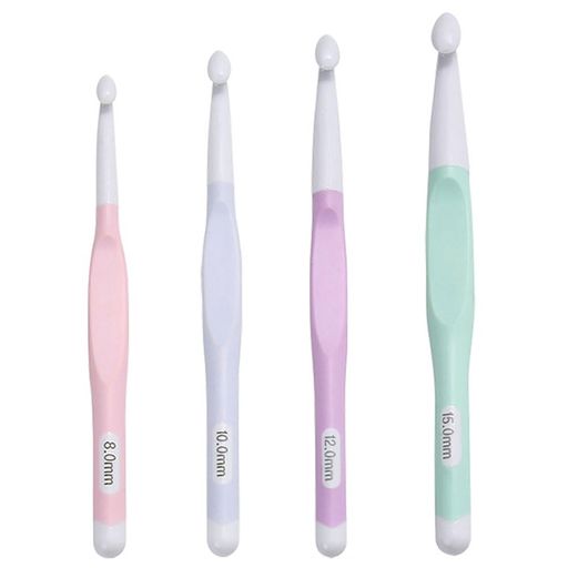 【製品情報】セット内容:4本セット。サイズ:8mm、10mm、12mm、15mm。材質:ABS製先端、TPRグリップ。 【TPRグリップ】TPRグリップの設計により、長時間のグリップ時の疲れを防ぎ、手に密着して滑りを防ぎ、優れた操作性を提供します。高齢者や体力の弱い人にもおすすめです。 【ABSチップ】円形ABSフックチップは糸が引っかかるのを防ぎ、初心者でもスムーズに編むことができます。編み時のストレスを大幅に軽減し、手芸を快適に楽しむことができます。 【マルチサイズ】8 mm、10 mm、12 mm、15 mmの4種類のサイズから選択できるので、使用するラインや作りたいものに合わせて選ぶことができます。複数のねじの太さと項目を収容できるので、このセットでさまざまな作品を作ることができます。