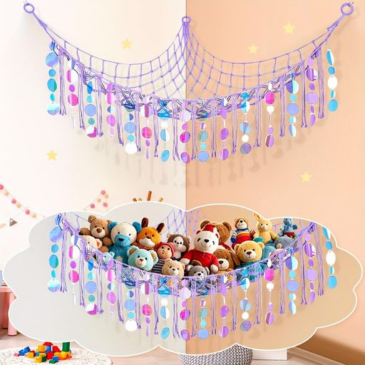 【ぬいぐるみ壁掛け収納】角部専用のぬいぐるみ収納ハンモック、サイズ約 100x100x150 cm。床面スペースを節約でき、おもちゃの乱雑な散乱を抑えます。部屋の隅にすっきり設置でき、取り付け位置も自由に調整できる便利な収納アイテムです。 【上質手編み素材採用】おもちゃ収納ネットは良質綿ロープを素材とし、職人風に丁寧に手編み製作。強靭で耐久性に優れ破れにくく、大小様々なぬいぐるみや人形をしっかり収納整理できます。 【インテリアに馴染むデザイン】太めの紐で編み上げたぬいぐるみハンモック、頑丈なだけでなく優雅な雰囲気を演出。無害綿素材を使用し、赤ちゃんがいるご家庭でも安心して使用できるエコ設計です。 【誰でも簡単取り付け】製品に専用固定金具とフック 3 個がセット付属。別途道具や部材を用意する必要がなく、手軽に取り付け完了、すぐにおもちゃを整頓して綺麗な空間にできます。 【安心安全仕様で快適空間】安全素材で製造、安定した固定構造を採用。活発な子供が日常的に触れても壊れにくく、安全性抜群で、子供部屋を可愛く整えられる実用収納グッズです。