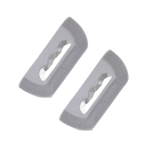 (1)【人体に優しい無毒 TPR エコ素材 アレルギーリスク低減】有害物質不使用の高品質 TPR 柔軟素材を採用。人間やペットの肌を刺激せず、皮膚アレルギーを引き起こしにくい安心設計。汚れが付着しても水洗いで簡単に落とせ、何度でも繰り返し利用できるエコな毛取りブラシです。 (2)【全面柔軟曲がる設計 曲面・凹凸面に密着】全体が柔らかいゴム素材で自由に曲げられ、軽く押すだけで掃除面にフィット。細かい突起が布地に絡まった抜け毛をしっかりキャッチ。角や入り組んだ隙間にも届き、今まで掃除しにくかった箇所の毛を除去できます。 (3)【両面利用可能 毛取り効率 2 倍時短掃除】表裏両面に密着突起を配置、両面同時活用で一気に大量のペット毛を回収。長毛・短毛どちらの犬猫抜け毛にも対応。ソファ、カーペット、布団、車シート、猫タワー、ぬいぐるみなど多種布製品に活用できます。 (4)【流水丸洗い OK 毛汚れ一発洗浄】使用後に付着した毛は流水でサッと洗い流すだけ。毛玉やホコリが残りにくく、乾かしたらすぐ再使用可能。使い捨てシートと違いランニングコストを抑え、毎日のペット掃除の負担を軽減します。