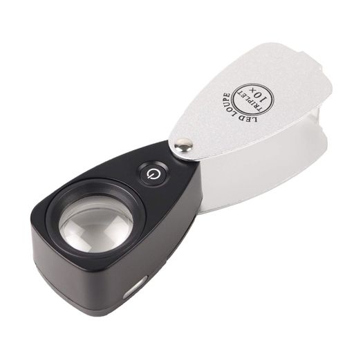 倍率:10倍 照明方式:LED(3灯) 重量(g):40 電源:ボタン型電池(LR1130)x3個 レンズ材質:ガラス