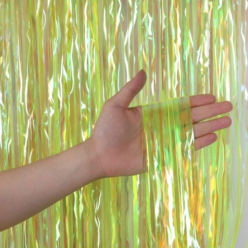 【タッセルカーテン】高品質のPET サイズ: 高さ*200cm 幅*100cm さまざまなイベントに適応します。壁のサイズに合わせて底部を自由にカットOK! 【楽しい雰囲気】このキラキラカーテンは高品質のPETと半透明のデザインが施されています.簡単に豪華な部屋づくりができます。光に反射するとさらに綺麗です。パーティーを盛り上げるのに欠かせない飾り付けです。また、LEDカーテンライト、バルーンなどと組み合わせて使うと、パーティに活気や華やかさを与え、出席者の心に深く印象付けます。 【適用場合】誕生日会、結婚式、ホームパーティー写真背景、子供のパーティー、前撮り、会場、忘年会、女子会、教室、保育園、幼稚園、普段お部屋の装飾、いろんなパーティーとお祝いの飾り付け、写真撮影背景にもなります。 【使用注意】2個セットキラキラなタッセルカーテン、パーティー用装飾タッセルカーテン。鮮やかな色、ファッション感満々!4点を同時にご購入することをおすすめです。もっと素晴らしいデコレーションになります。ご注意:1貼り付け前に、接着面の埃や汚れをよく拭き取りください。
