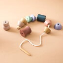 ひも通し おもちゃ 紐通し 指先 ビーズ通し 木製 知育玩具 収納ケース付き 男の子 女の子 室内おもちゃ プレゼント ギフト ベビー