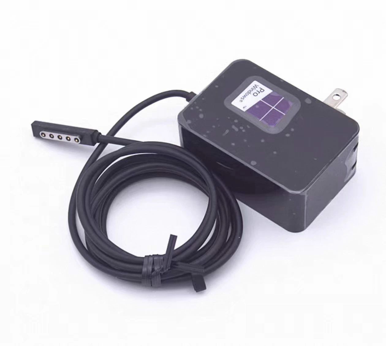 型番(指定不可) 1512 入力 電圧100V-240V 50/60Hz 出力 12V2A 24W 対応機種SURFACE 2 WINDOWS RT1/2 TABLET PRO1 PRO2 保証 1年間の製品保証（お渡し日より） ご注意 ※出荷前は動作確認済みます。 ※メーカーの製品更新により、生産ロットが、標識若干違う場合があります。 ※元箱や取説、品質保証カードなど付属されていない簡易包装の商品でございます。 ※在庫状況によって商品を配送しますので、型番の指定はできかねます。 生産国 CHINA型番(指定不可) 1512 入力 電圧100V-240V 50/60Hz 出力 12V2A 24W 対応機種SURFACE 2 WINDOWS RT1/2 TABLET PRO1 PRO2 保証 1年間の製品保証（お渡し日より） ご注意 ※出荷前は動作確認済みます。 ※メーカーの製品更新により、生産ロットが、標識若干違う場合があります。 ※元箱や取説、品質保証カードなど付属されていない簡易包装の商品でございます。 ※在庫状況によって商品を配送しますので、型番の指定はできかねます。 生産国 CHINA