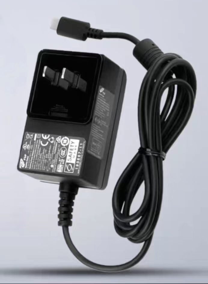 ★型番：FSP045-D3MR3 ★定格出力：5.0V / 9.0V / 12.0V / 15.0V 3A、20.0V 2.25A（最大 45W） ★DC 端子：USB Type‑C ★入力：AC 100～240V 50/60Hz ★カラー：ブラック ★多重保護回路搭載、安心してご利用可能 ★3ヶ月品質保証付き ★ご入金確認後、4～7 日程度でお届け ★ロットにより写真と若干の差異が生じる場合があります ★ご購入前に、お使いの機器の対応電圧・消費電力を必ずご確認ください。仕様が適合しない場合、動作不良または機器破損の原因となります ★アダプターの分解・落下衝撃を避け、高温多湿環境でのご使用はお控えください ★屋内専用です。屋外では使用しないでください。★型番：FSP045-D3MR3 ★定格出力：5.0V / 9.0V / 12.0V / 15.0V 3A、20.0V 2.25A（最大 45W） ★DC 端子：USB Type‑C ★入力：AC 100～240V 50/60Hz ★カラー：ブラック ★多重保護回路搭載、安心してご利用可能 ★3ヶ月品質保証付き ★ご入金確認後、4～7 日程度でお届け ★ロットにより写真と若干の差異が生じる場合があります ★ご購入前に、お使いの機器の対応電圧・消費電力を必ずご確認ください。仕様が適合しない場合、動作不良または機器破損の原因となります ★アダプターの分解・落下衝撃を避け、高温多湿環境でのご使用はお控えください ★屋内専用です。屋外では使用しないでください。