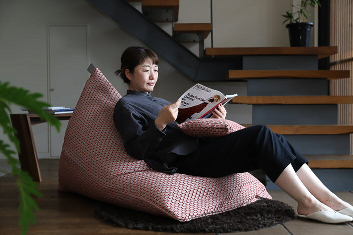 【期間限定販売】【公式】プラネタリアTOKYO × tetraサイズ(W90cm×D130cm×H75cm)三角 ソファ ギフトビーズクッションコニカミノルタ共同開発大東寝具工業 [daitou]【送料無料】 [2]