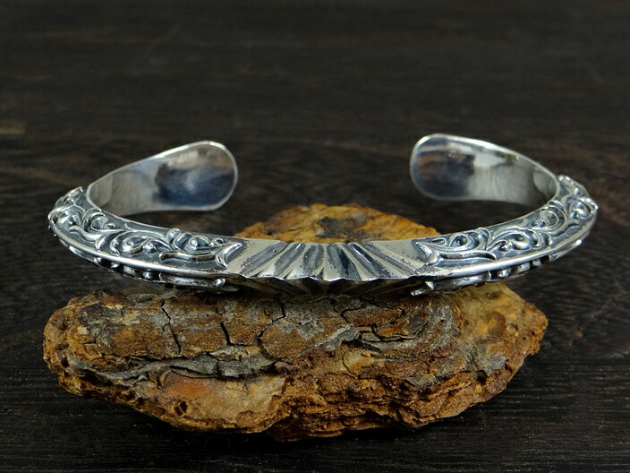 Dear Blossom（ディアブロッサム）「Arabesque triangle bangle/wide（アラベスク...