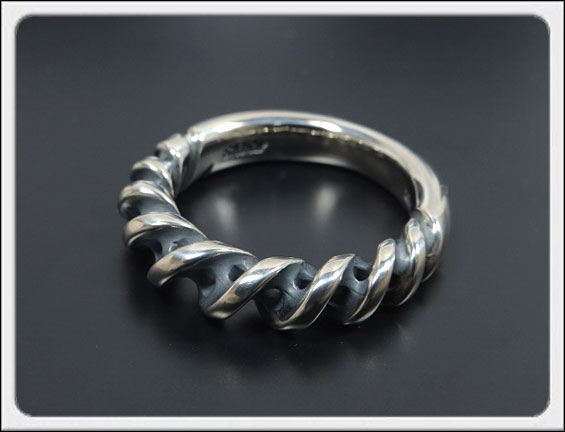Shin's Sculpture（シンズ スカルプチャー）「DNA Ring（ディーエヌエー リング）」SILVER 925 / 7号〜..