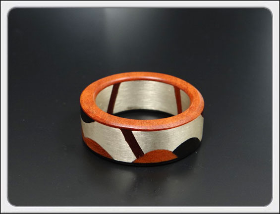 樂天商城 - 木人軒（モクジンケン）シルバー925×ウッド コンビネーション リング「ウェーヴリング」ウッド×silver925 / 7〜23号 【mokujinken 木製 銀 ウッド アクセサリー ジュエリー 寄木細工 職人 指輪 ハンド メイド クラフト 木彫 寄木 高品質 ブランド プレゼント】