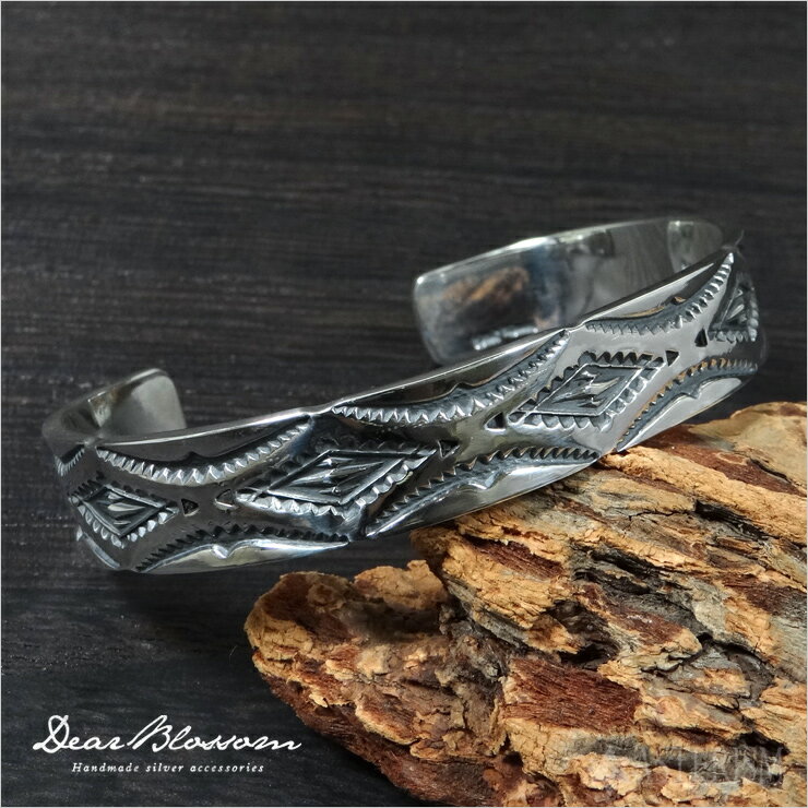 Dear Blossom（ディアブロッサム）『チマヨスタンプワークバングル/CHIMAYO STUMPWORK BANGLE』(B-034)【インディアンジュエリー バングル メンズ ブランド プレゼント】