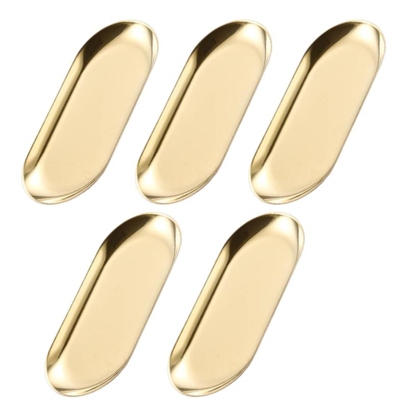 store88 ステンレストレー カルトン キャッシュトレイ コイントレー おしぼり トレー 5枚セット【高級感のあるデザイン】シンプルでありながらも高級感のあるデザインが特徴です。おしぼりやコインを置くためのトレイとして使用すれば、店舗やご自宅のインテリアに洗練された印象を与えます。どんな空間にもマッチするので、特別感を演出したい場面にぴったりです。【使い方いろいろ】おしぼりやコインだけでなく、アクセサリーや時計、鍵や文房具の収納場所としても使える多用途のトレイです。5枚セットなので、複数の場所にも使用でき使い分けが可能です。家庭用としても業務用としても使えるアイテムです。【耐久性抜群】錆びにくいステンレス素材で作られたこのトレイは、耐久性に優れ、長く使える点が魅力です。耐久性が高いので、繰り返し使用しても形が崩れたり劣化しにくく、日常的に使う場面でも安心してお使いいただけます。【商品詳細】サイズ：長さ18cm×幅8.5cm×高さ1.2cm、重量：約110g/個、材質：ステンレス鋼、カラー：シルバー【store88オリジナルパッケージ】本商品は購入から30日間の付となります。store88オリジナルパッケージにて丁寧に包装し、迅速にお客様の元へお届け致します。