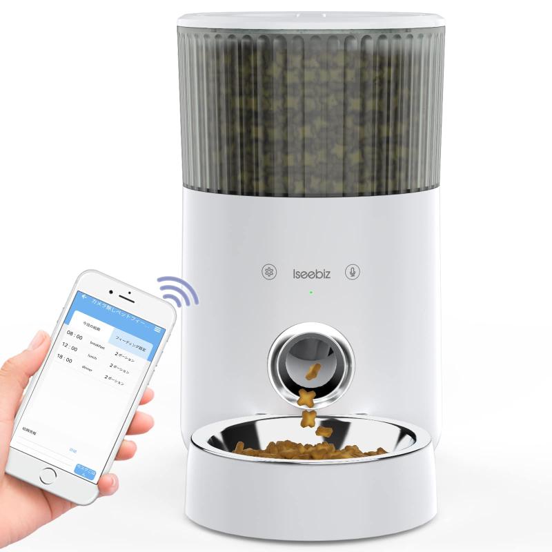 Iseebiz 自動給餌器 猫 犬 スマホ遠隔操作 WIFI必要 3.5L 自動餌やり機 中小型犬用 健康/体重管理 留守番 鮮度保つ 1日8食 最大15日連続給餌 スマホ操作 2WAY給電 タンク＆皿洗える タッチパネル式 【スマホで遠隔給餌&amp;給餌お知らせ】🐱アプリでスマホと連携できて、いつでもどこでもスマホアプリで給餌スケジューリングが可能です。「給餌器はWIFI環境必要」🐱アプリ内で給餌履歴を確認でき、外出でも給餌状況を把握できて、ペットの身体状態により給餌量を簡単に調整できます。【一日8回給餌＆最大連続15日給餌可】🐕1日に設定できる給餌回数は8回まで、ペットの状態や体の大きさに合わせて毎回1〜20段階（約5〜100g）給餌量の調整が可能、肥満、朝の空腹による嘔吐を防止できます。🐕 約3.5Ⅼの容量で、最大連続15日給餌可能となり、海外旅行、出張などで数日留守にするときにも安心です。【フード酸化を防ぐ＆手入れ簡単】😸タンク蓋に乾燥剤ポケット付属しており、市販の乾燥剤（別売り）を入れておいて湿気によるフードの酸化を遅らせて鮮度を保つことができます。😸ステンレス製受け皿とタンクは取り外し洗える可能、手入れしやすく雑菌が発生しにくいです。ペットの健康を守れます。【餌残量確認簡単＆いたずら防止】😽半透明のタンクなので、チラッと見ると餌の残量を確認できて、餌の補充を忘れるによるトラブルを防げます。😽手動給餌ボタンがロックできて、フタ部分は猫の力では回しにくい形状のため、イタズラ防止ながら盗み食いはしにくい構造です。【最大8人ログイン＆メモリ機能】😻最大8人まで同じアカウントでログインできるので、家族みんなでお使いいただけます。😻電源が切ってもスケジュールを再設定が必要なく、気楽にお使いいただけます。【タッチパネル式＆録音機能】😼最新型タッチパネル式で、直感的にスムーズに操作することができます。😻お飼い主さんの声を録音する機能があって、留守が多い環境でもペットに安心感を与えられます。【2way電源停電対策＆餌詰まり防止】😼コードと乾電池の2wayタイプなら、停電発生時やコードが抜けてしまったなどの非常時でも、時刻通りに餌を与えることができます。😼給餌口には赤外線センサー付き、食べ物が溢れないようにします。