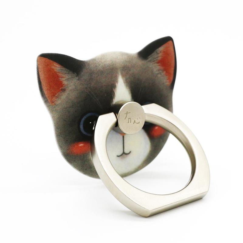 Junnchou ジュンチョウ ホールドリング 猫顔 薄型 スタンド機能 落下防止360回転 重複利用 iPhone/iPad/iPod/Galaxy/Xperia/スマートフォン・タブレット対応 指1本で持ちやすい1.【高品質】新しいナノメートル吸引を採用、接着強度、耐熱性、耐久性、シール性に優れています。重複利用可能です。はずした後、水で洗ってください。すると、再度利用できます。2.【落下防止と安定感】スマホに取付け、指1本を通すだけでこれまでなかった抜群の安定感と操作感が体験できる。】3. 【便利】iPhone ・スマートフォン スタンド機能でハンズフリーで動画などが楽しめます。リングを折り畳めばそのままカバンなどに収納できます。】4.【360度回転】リング部は、360度回転機能によりお好み角度に調節でき、手のフィットが高くスマートフォン等の操作域を拡大させます。リングを取り外す時は、リング部分を握って、ゆっくりお取りください 。】5.【特別な3D猫デザイン】レディースもメンズも向け。可愛いパッケージパッケージは美観の視覚感想をもたらし、丈夫です。プレゼントとしては完璧です。】