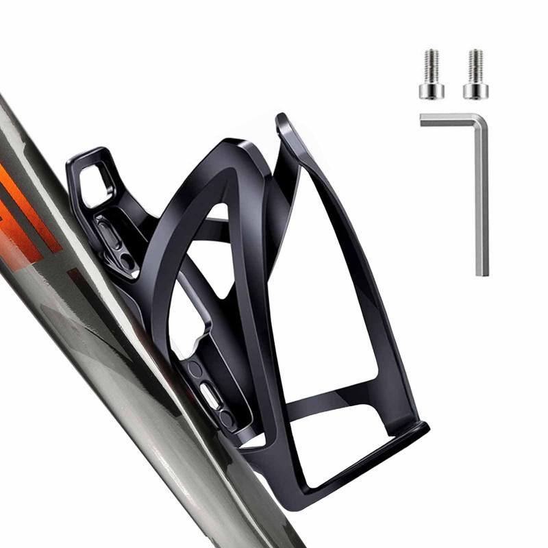 FineGood 自転車 ボトルケージ バイク ドリンクホルダー 超軽量 伸縮性がよく 使用便利 取付簡単 取り付け工具付き 屋外サイクリング 用 (ブラック1個入)【パッケージの内容】自転車用ウォーターボトルホルダー*1、1六角レンチ*1、ネジ*2。ドリンクホルダーは軽量ですが、強度が高く、安定しており、靭性が高く、安定しており、損傷を心配する必要はありません。【高品質素材】高品質のPC素材で作られたボトルケージは、超軽量、耐摩耗性が良い、伸缩性と耐久性に優れています。一体成型技術は曲線をより滑らかにし、造形をより精緻にします。【簡単装着】自転車ハンドルに固定用ねじで締めつけるだけの簡単装着、自転車を傷つけません。インストールが簡単、完了までに10秒です。【特別デザイン】ボトルを素早くストレスなくて取り出す可能。前三角が狭いフレームでもトップチューブに干渉しないよう、斜めに取り出せるよう設計です。自転車ロードバイク、クロスバイク、マウンテンバイク等のフレームに取り付けて、おしゃれにボトルを収納できます【あらゆる場面に対応】ペットボトル、水筒、ドリンクボトル、レーサーボトルなど、様々なサイズのボトルが収納できます必要なときにあなたの自転車のウォーターボトルに素早く簡単にアクセスできます。