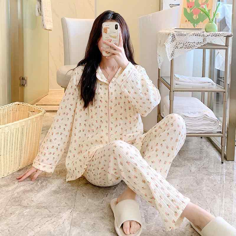 マタニティウェア レディース パジャマ セットアップ 授乳服 長袖 上下セット 綿 ガーゼ 薄手 部屋着 ルームウェア 産前 産後 授乳口付 ウエスト調節 オールシーズン 通気性 柔らかい 妊婦用・素材: 綿100%・スタイル: セットアップ・袖丈: 長袖・パンツ丈: ロング・カラー展開: 翻領豎条小熊, 翻領小玫瑰花, 翻領小紅花, 翻領米白熊猫, 翻領双玫瑰花, 翻領豎条玫瑰, 翻領小草莓・サイズ展開: M, L, XL, XXL, 3XL・雰囲気: シンプルカジュアル・生地の厚さ: 普通(161-180g/平米)