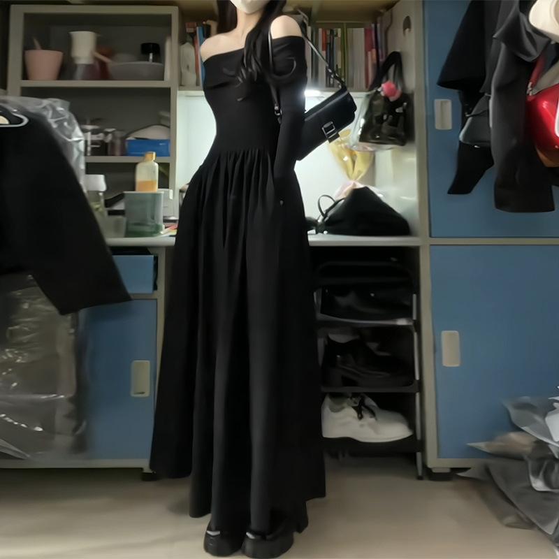 ワンピース レディース オフショルダー 長袖 黒 ロング丈 落ち感 秋服 定番 低身長向け・素材: ポリエステル50-70%・柄: 無地・加工: 切り替え・スタイル: 大振りな裾・セット内容: 単品・スカート丈: ロング・スカートシルエット: Aライン・ネックライン: オフショルダー・袖の形状: レギュラー・袖丈: 長袖・ウエスト: ハイウエスト・流行の要素: ポケット・カラー展開: ブラック・サイズ展開: S,M,L,XL・雰囲気: 清新、スイート、プリンセス・カテゴリー: ワンピース