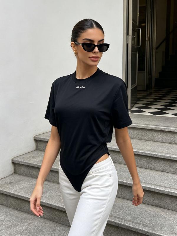 Tシャツ レディース 半袖 トップス ショート丈 クロップド丈 デザイン性 カジュアル おしゃれ かわいい フェミニン シンプル 無地 普段使い デイリーユース インナー オールシーズン・カテゴリ: Tシャツ・スタイル: 简约風・パターン: 無地・ネックライン: クルーネック・袖丈: 半袖・着丈: 短め(40cm〜50cm)・フィット感: スリム・加工: 拼接・ディテール: 透かし彫り・カラー展開: ブラック・サイズ展開: S,M,L・メイン素材含有率: 30%以下
