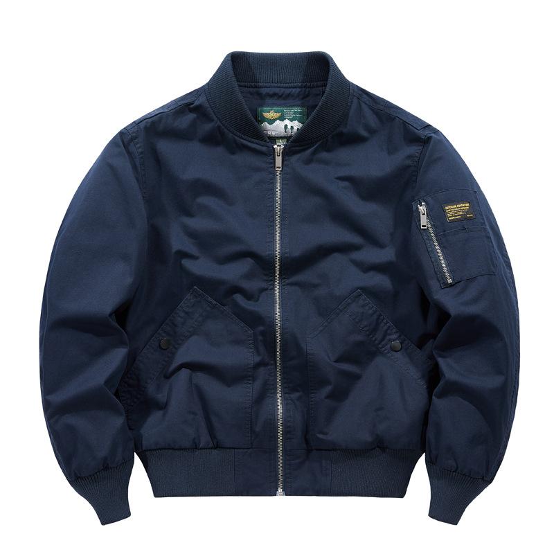 ジャケット メンズ 飛行服 フライトジャケット ワークジャケット 棒球服 ストリート系 カジュアル ヴィンテージ風 無地 ゆったり シルエット 長袖・カテゴリ: ジャケット・スタイル: 日系レトロ・ネックライン: ノーカラー・シルエット: ルーズ・厚さ: 普通・柄: 無地・素材: 綿100%・裏地素材: ポリエステル90%・シーン: カジュアル・デザイン詳細: リブ裾・裾デザイン: 直線・着丈: 標準・ポケット: 立体ポケット・着用方法: アウター・袖丈: 長袖・カラー展開: ブラック、アーミーグリーン、ダークブルー・サイズ展開: M,L,XL,XXL,XXXL,XXXXL・袖の形状: 標準袖・対象: 大人・性別: 男性