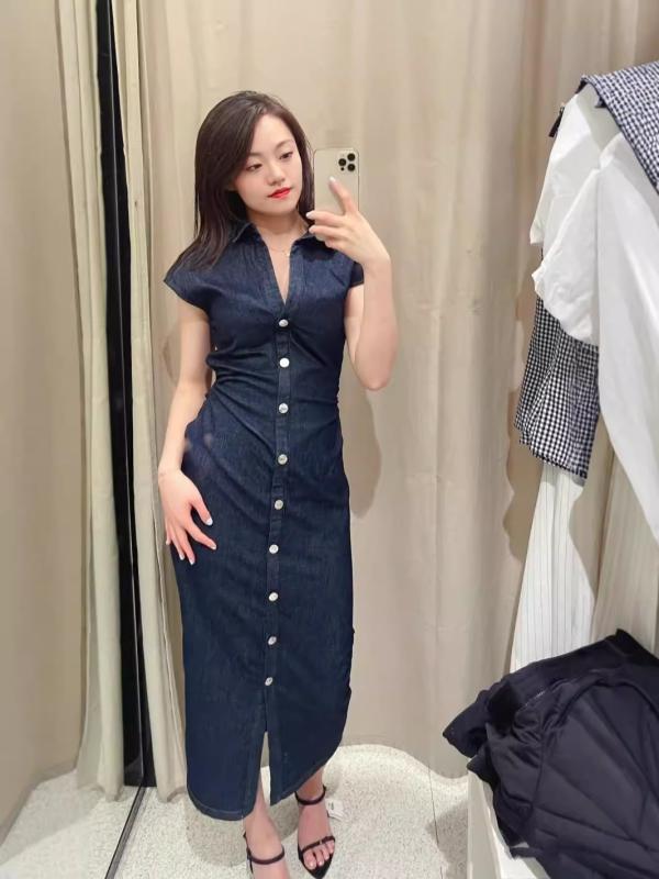 シャツ レディース 褶皺 中長丈 修身 サマードレス 襟付き 高級感・面料名称: 牛仔布・工艺: 拼接・款式: 开衫款・组合形式: 单件・裙长: 中长款・裙型: 一步裙・领型: POLO领・袖型: 无袖・流行元素: 纽扣・主面料成分: 牛仔布・颜色: 牛仔深藍色・尺码: XS,S,M,L・风格类型: 街头トレンド人・主面料成分含量: 50%-70%・风格: 欧美风・裙类别: ワンピース・风格类型: 个性街头・是否: 是