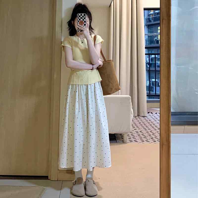 スカート レディース 春秋 ロング丈 フレアスカート ドット柄 ハイウエスト Aライン ミモレ丈 ホワイト おしゃれ 体型カバー フレンチガーリー・カテゴリ: スカート・柄: ドット・素材: シェニール・シルエット: フレアスカート・スカート丈: ミモレ丈・カラー展開: ホワイト（裏地付き）、ブルー（裏地なし）、ブラック（裏地なし）・サイズ展開: S, M, L・スタイル: エレガント、クール