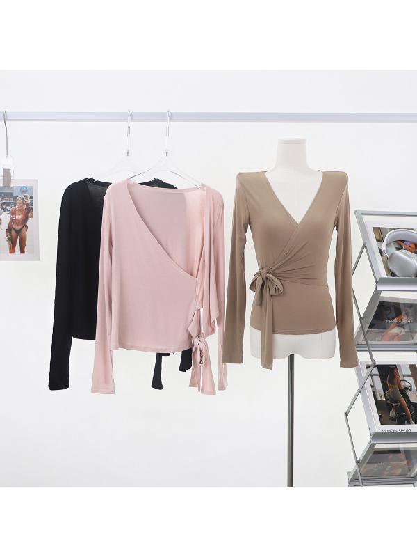 ヨガウェア レディース 長袖 トップス 健身上衣 瑜伽服 フィットネスシャツ カットソー Tシャツ スポーツウェア 運動用 アウター ボレロ 罩衫 リボン バックリボン スリム タイト フィット 吸湿速乾 ドライ ストレッチ 伸縮性 ピーチピンク・カラー展開: ピンク、ブラック、カーキ・機能: 速乾・サイズ展開: S、M、L・袖丈: 長袖・フィット感: タイト・着丈: ヒップ丈・対象: 女性