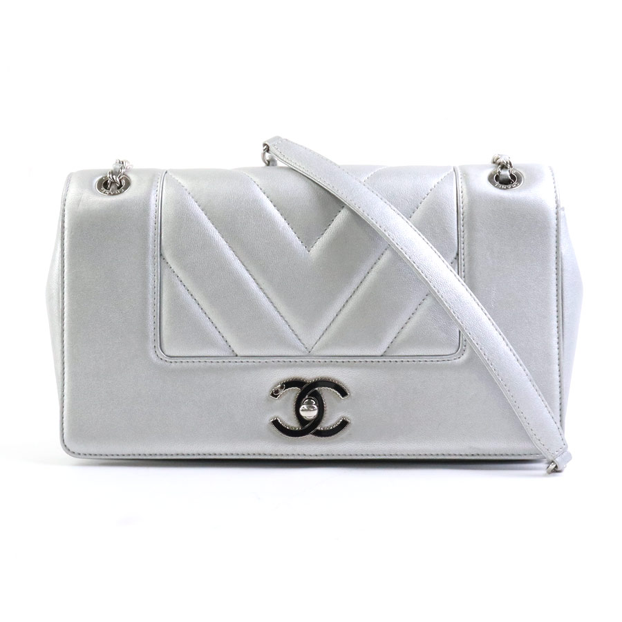 シャネル CHANEL ショルダーバッグ Vステッチ レザー/メタル シルバー レディース 送料無料【中古】 e58385a