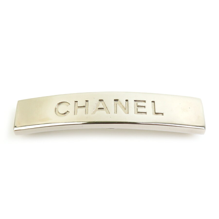 海外販売対応(Global shipping)シャネル CHANEL　 バレッタ シルバー メタル レディース 送料無料 【中古】 h32442i クリックで拡大します 商品詳細 商品の状態 【金具部分】小キズ 商品ランク AB / 程度の良い中古品：多少使用感はございますが、キズや汚れが少なめで比較的程度が良い商品 サイズ 縦：0.9cm x 横：4.7cm サイズガイドはこちら 素材 メタル カラー シルバー シリアル番号 99P 生産国 フランス 付属品 本体のみ 商品番号 h32442i 商品ランクについて 商品ランク AB N / 新品：一度も使用されてない商品 S / 新品同様：使用感のない商品 A / 美品：全体的に綺麗な商品 AB / 程度の良い中古品：多少使用感はございますが、キズや汚れが少なめで比較的程度が良い商品 B / 使用感のある商品：使用感はございますが、まだまだお使いいただけます C / ジャンク品：使用感がかなりあり、修理が必要