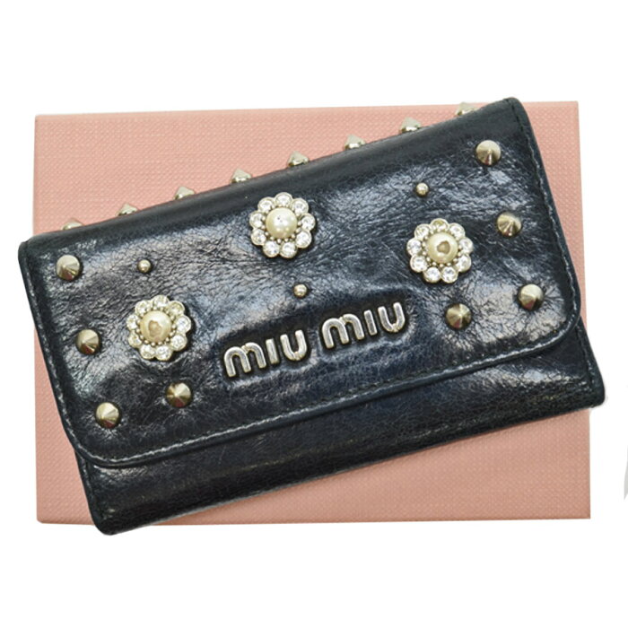 ミュウミュウ MIUMIU 6連キーケース ブラックxシルバーxパールホワイト レザーx金属素材xフェイクパール レディース 値下げ商品【中古】【定番人気】 - 53496a