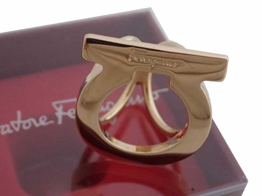 サルヴァトーレフェラガモ Salvatore Ferragamo スカーフリング ガンチーニ ゴールド 金属素材 スカーフピン チャーム レディース メンズ 【中古】【おすすめ】 - e50215f