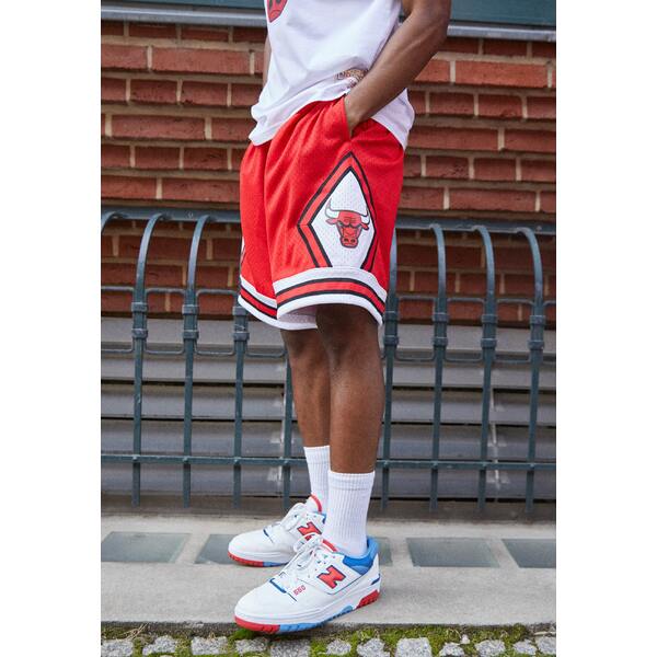ミッチェル&ネス メンズ バスケットボール スポーツ NBA CHICAGO BULLS SWINGMAN SHORT - Sports shorts - red