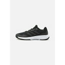 アディダス メンズ バスケットボール スポーツ GAMECOURT 2.0 TENNIS - Clay court tennis shoes - black/grey